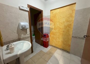 Bagno - Locale Commerciale piazza don diego
 
38, Pedara - foto 10