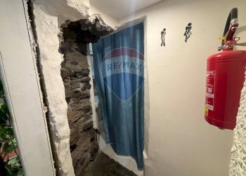 Dettagli - Locale Commerciale piazza don diego
 
38, Pedara - foto 11