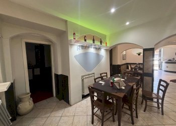 Sala da pranzo - Locale Commerciale piazza don diego
 
38, Pedara - foto 14