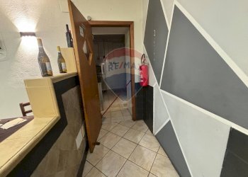 Hall / corridoio - Locale Commerciale piazza don diego
 
38, Pedara - foto 16