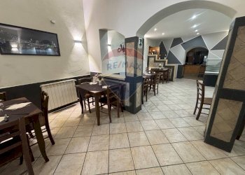 Sala da pranzo - Locale Commerciale piazza don diego
 
38, Pedara - foto 19