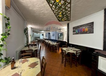 Sala da pranzo - Locale Commerciale piazza don diego
 
38, Pedara - foto 23