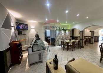 Sala da pranzo - Locale Commerciale piazza don diego
 
38, Pedara - foto 34