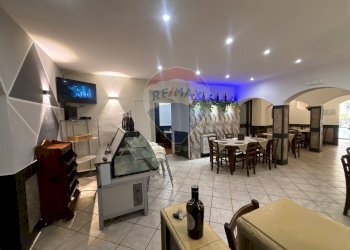 Sala da pranzo - Locale Commerciale piazza don diego
 
38, Pedara - foto 35