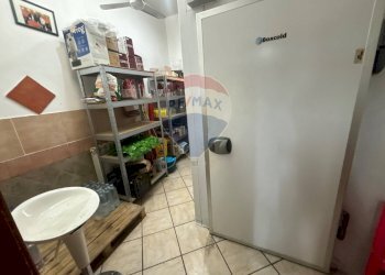 Bagno - Locale Commerciale piazza don diego
 
38, Pedara - foto 38