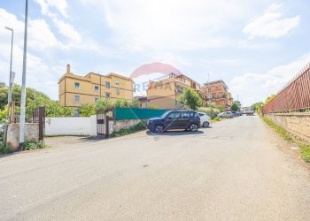 Edificio all\'aperto - Trilocale VIA DELLA RUSTICA
 
336, Roma - foto 48