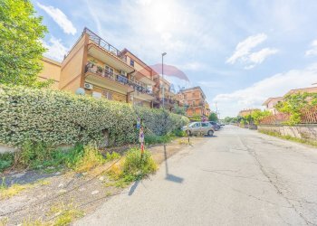 Edificio all\'aperto - Trilocale VIA DELLA RUSTICA
 
336, Roma - foto 49