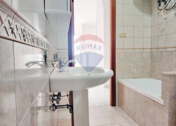 Bagno - Villa Macchia (Monte Sant'Angelo) - Via del Comitato
 
19, Monte Sant'Angelo - foto 36