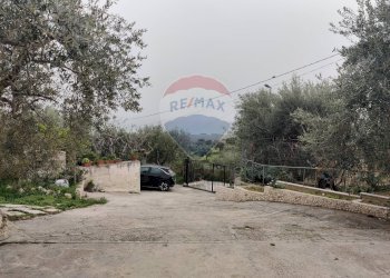 Non correlato - Villa Macchia (Monte Sant'Angelo) - Via del Comitato
 
19, Monte Sant'Angelo - foto 83