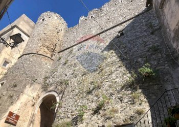 Edificio all\'aperto - Castello Via Chiesa Madre
 
11, Vico del Gargano - foto 2