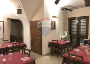 Sala da pranzo - Locale Commerciale via castello
 
6, Vico del Gargano - foto 4