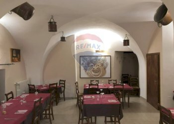 Sala da pranzo - Locale Commerciale via castello
 
6, Vico del Gargano - foto 5