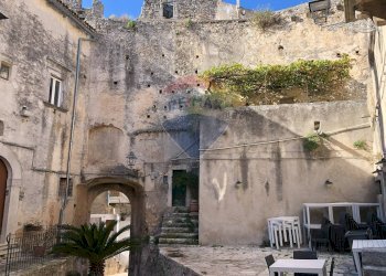 Edificio all\'aperto - Locale Commerciale via castello
 
6, Vico del Gargano - foto 6