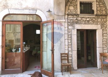 Edificio all\'aperto - Locale Commerciale via castello
 
6, Vico del Gargano - foto 7