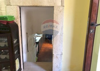 Hall / corridoio - Locale Commerciale via castello
 
6, Vico del Gargano - foto 11