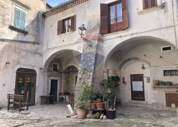 Edificio all\'aperto - Locale Commerciale via castello
 
6, Vico del Gargano - foto 14