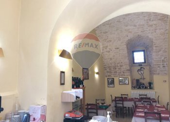 Sala da pranzo - Locale Commerciale via castello
 
6, Vico del Gargano - foto 16