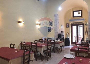 Sala da pranzo - Locale Commerciale via castello
 
6, Vico del Gargano - foto 18