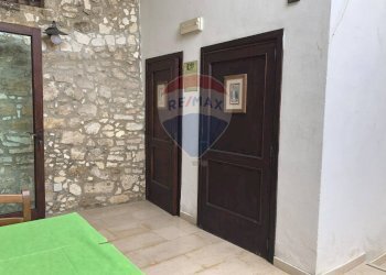 Hall / corridoio - Locale Commerciale via castello
 
6, Vico del Gargano - foto 21