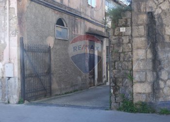 Edificio all\'aperto - Casa indipendente Via Verdi
 
44, Caserta - foto 2