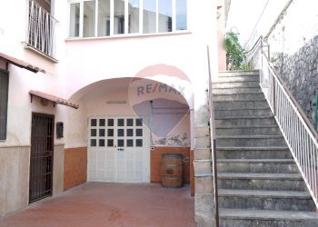 Scale - Casa indipendente Via Verdi
 
44, Caserta - foto 9