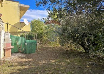 Giardino - Casa semi indipendente Via Valle Monte
 
1, Spoltore - foto 2