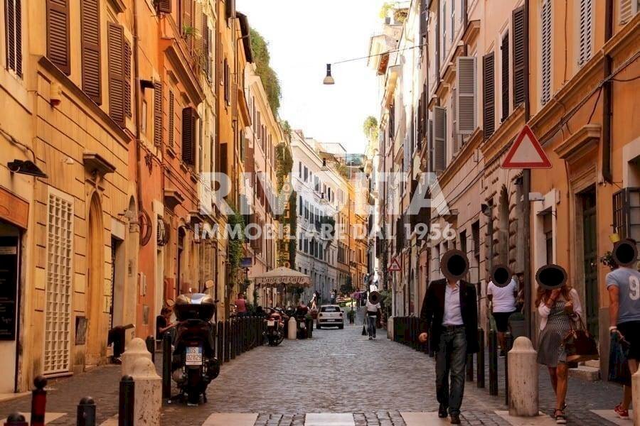 Foto 1 - Locale Commerciale Via Del Boschetto, Roma - foto 1