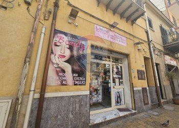 Edificio all\'aperto - Commercial Activity corso butera
 
83, Bagheria - photo 5