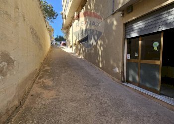 Edificio all\'aperto - Locale Commerciale via B. Mattarella
 
175, Bagheria - foto 17