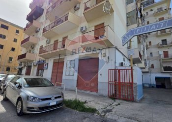 Edificio all\'aperto - Negozio Via Oreto
 
311, Palermo - foto 2