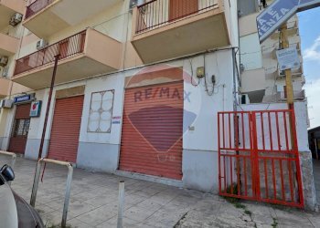 Edificio all\'aperto - Negozio Via Oreto
 
311, Palermo - foto 3