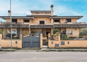 Foto 1 - Villa a Schiera Piazza Bianchini
 
2, Ciampino - foto 1