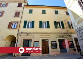 Foto 1 - Locale Commerciale Piazza Garibaldi
16, Matelica - foto 1