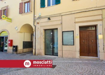 Foto 3 - Locale Commerciale Piazza Garibaldi
16, Matelica - foto 3