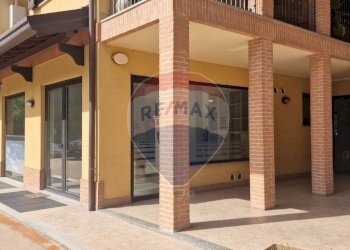 Edificio all\'aperto - Negozio Via Luciano Manara
 
2, Arsago Seprio - foto 1