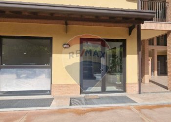 Edificio all\'aperto - Negozio Via Luciano Manara
 
2, Arsago Seprio - foto 2