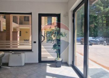 Soggiorno - Negozio Via Luciano Manara
 
2, Arsago Seprio - foto 4