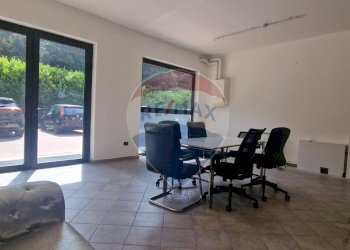 Sala da pranzo - Negozio Via Luciano Manara
 
2, Arsago Seprio - foto 5