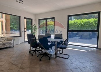 Sala da pranzo - Negozio Via Luciano Manara
 
2, Arsago Seprio - foto 6