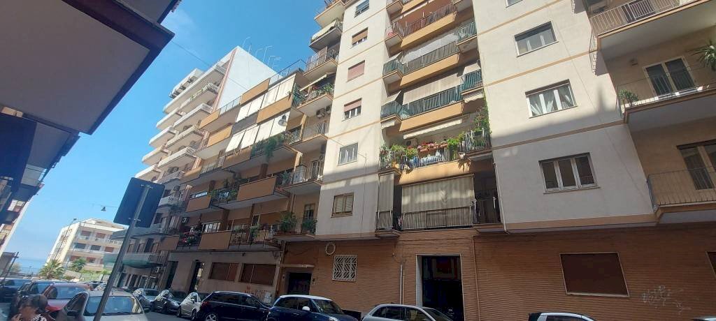 Facciata - Bilocale via Diego Peluso, 116, Taranto - foto 2