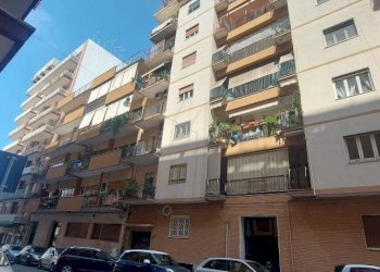 Facciata - Bilocale via Diego Peluso, 116, Taranto - foto 2