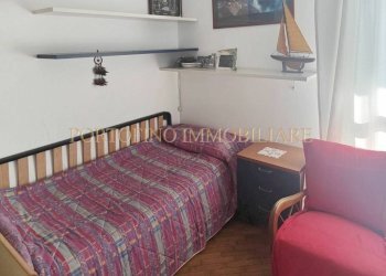 Camera da letto - Appartamento via Giovan Battista Pergolesi, 13, Genova (zona Sampierdarena) - foto 23