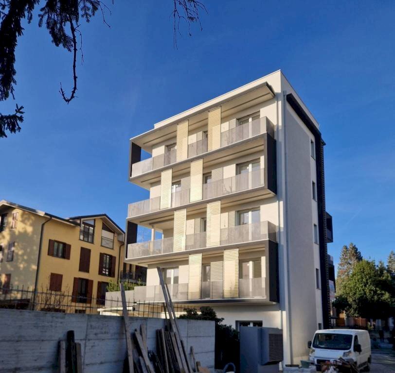 Facciata - Quadrilocale viale Luigi Borri, 134, Varese - foto 2