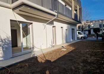 Giardino - Quadrilocale viale Luigi Borri, 134, Varese - foto 1