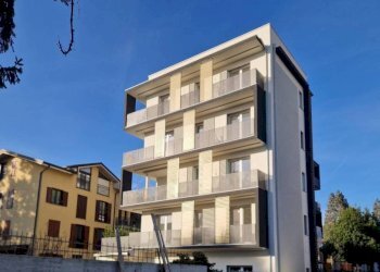 Facciata - Quadrilocale viale Luigi Borri, 134, Varese - foto 2