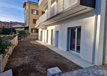 Giardino - Quadrilocale viale Luigi Borri, 134, Varese - foto 5