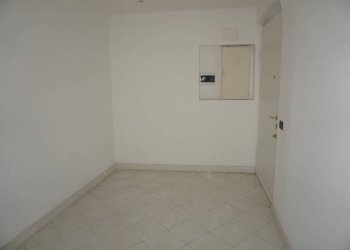 Ingresso - Trilocale via Milano, Genova (zona Sampierdarena) - foto 2