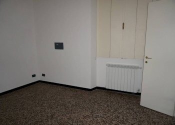 Camera da letto - Trilocale via Milano, Genova (zona Sampierdarena) - foto 8