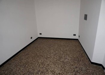 Camera da letto - Trilocale via Milano, Genova (zona Sampierdarena) - foto 9