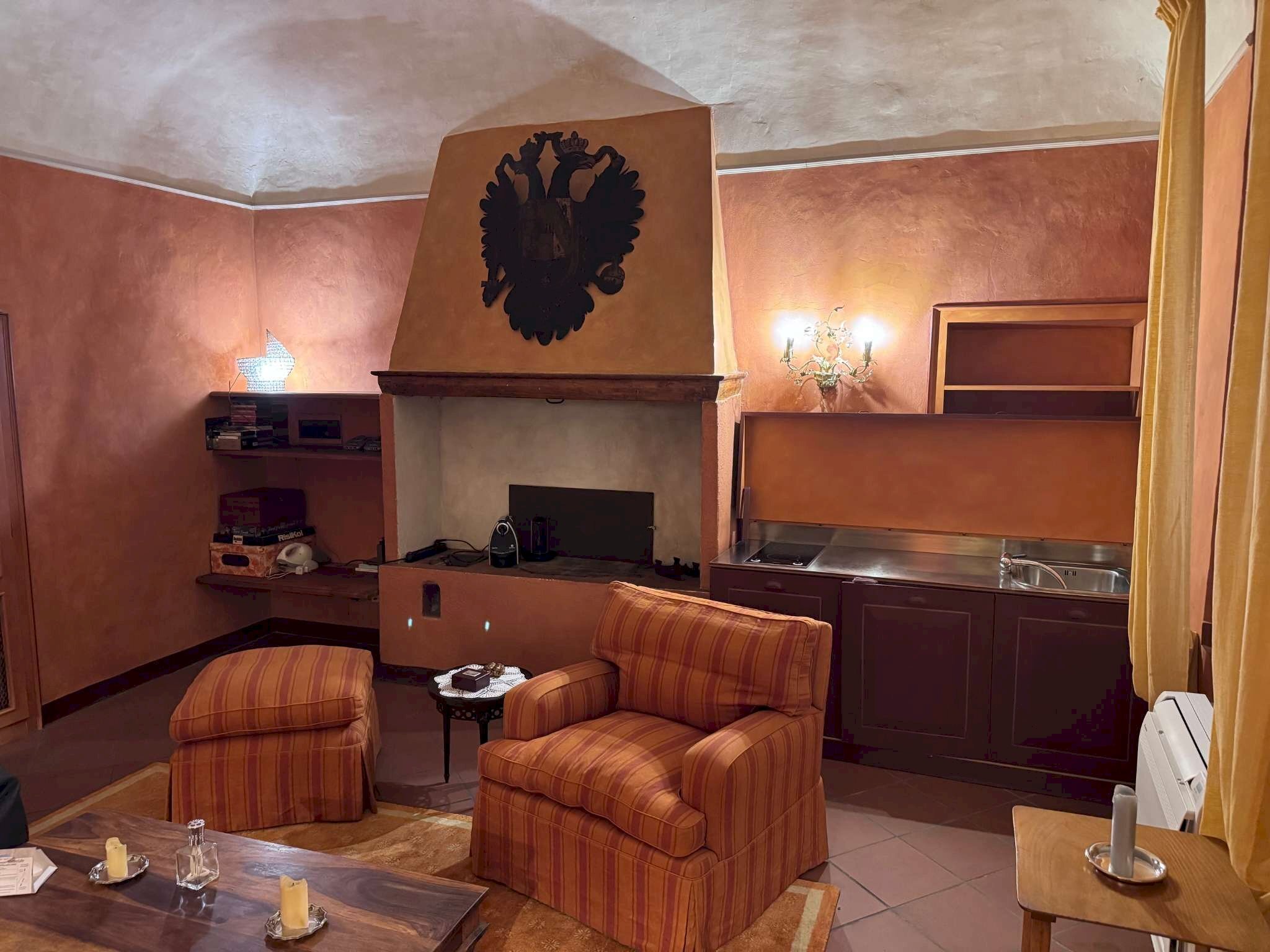 soggiorno - Bilocale via Santo Stefano, Bologna (zona Centro Storico) - foto 2